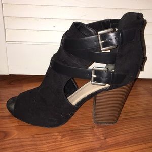 Shoe dazzle Bootie